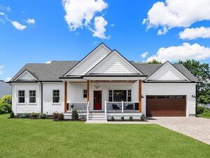 photo 1 of 28 Marlboro Rd, Woburn, MA 01801