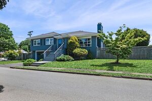photo 1 of 2 Arlyn Rd, Marblehead, MA 01945