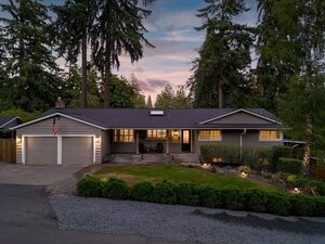 photo 1 of 13920 Shireva Dr, Lake Oswego, OR 97034