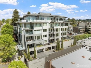 photo 1 of 220 1st St #206, Kirkland, WA 98033