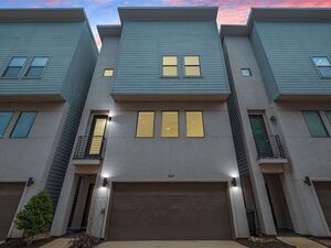 photo 1 of 953 Saint Augustine St, Houston, TX 77023