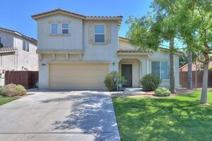 photo 1 of 2062 Dunbar Way, Dinuba, CA 93618