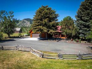 photo 1 of 39 Burnett Dr  Boise, ID 83716