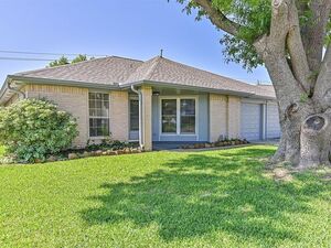 photo 1 of 10830 W Mulberry Dr, La Porte, TX 77571