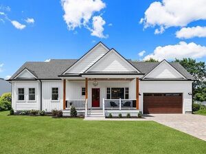photo 1 of 28 Marlboro Rd, Woburn, MA 01801