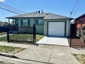 photo 1 of 557 S 22nd St, Richmond, CA 94804