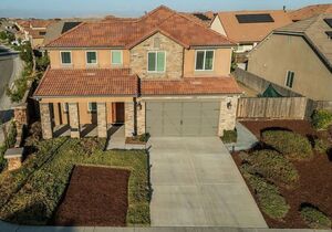photo 1 of 463 Mesa Dr  S, Madera, CA 93636