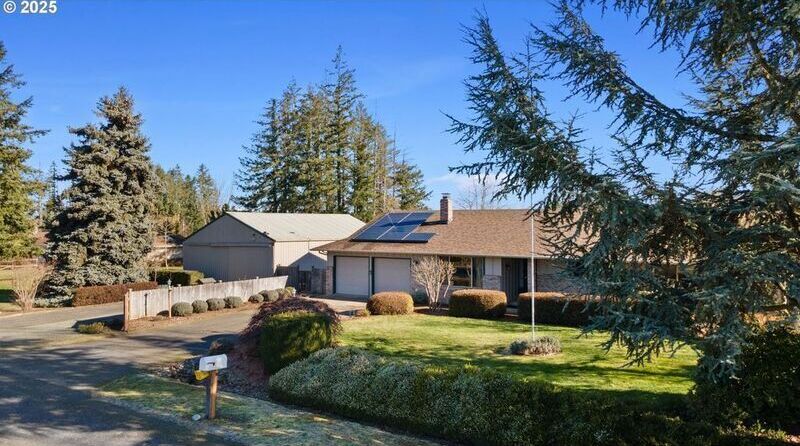 photo 1 of 31514 S  Bear Meadow Ct, Molalla, OR 97038