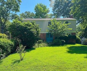 photo 1 of 8647 Braddock Ave, Alexandria, VA 22309
