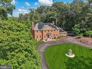 photo 1 of 10900 Tara Rd, Potomac, MD 20854