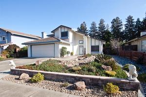 photo 1 of 160 Spinnaker Ct, Vacaville, CA 95687