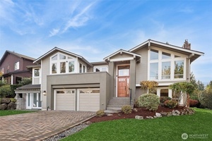 photo 1 of 10511 NE 44th St, Kirkland, WA 98033