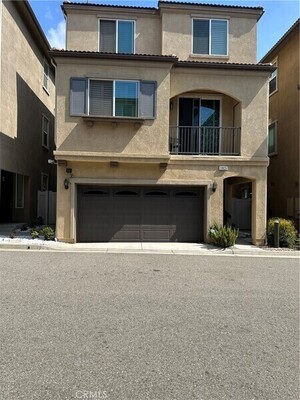 photo 1 of 11926 Olive Gln, Los Angeles, CA 90047