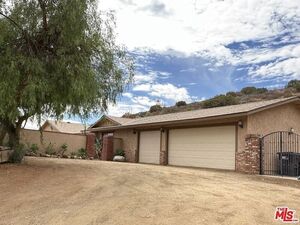 photo 1 of 33931 Hanawalt Rd, Agua Dulce, CA 91390