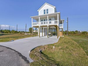 photo 1 of 4011 Miramar Ct, Galveston, TX 77554