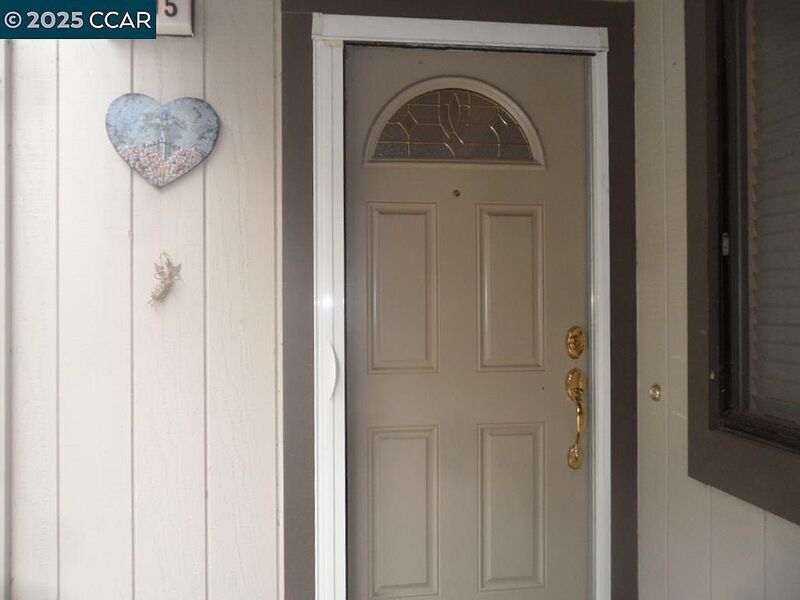 photo 1 of 1405 Hull Ln, Martinez, CA 94553