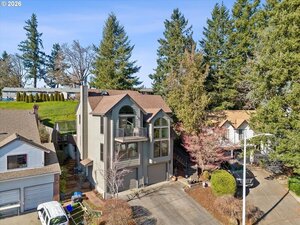photo 1 of 7655 Ridgewood Dr, Gladstone, OR 97027