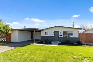 photo 1 of 36 Santa Ana Ave, Clovis, CA 93612