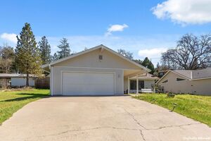 photo 1 of 40875 Griffin Dr, Oakhurst, CA 93644
