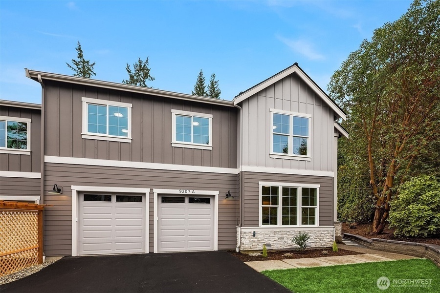 photo 1 of 9207 NE 175th Unit B, Bothell, WA 98011