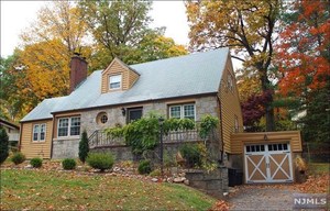 photo 1 of 55 Sunrise Dr, Hawthorne, NJ 07506