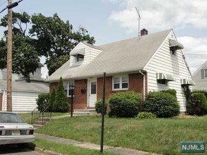 photo 1 of 339 Viviney St, Elmwood Park, NJ 07407