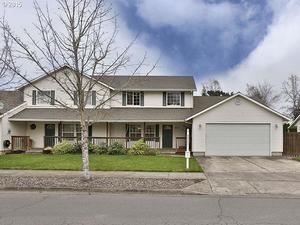 photo 1 of 825 NE Ashby Ct, McMinnville, OR 97128