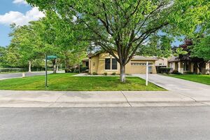 photo 1 of 1040 Waterford Dr, West Sacramento, CA 95605