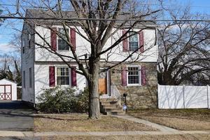 photo 1 of 5 Poole Plz, Norwood, PA 19074