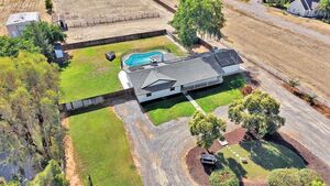 photo 1 of 6728 N McCall Ave, Clovis, CA 93619