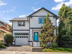 photo 1 of 4624 SE Taylor St, Portland, OR 97215