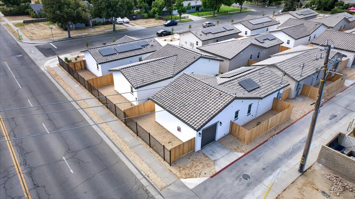 photo 1 of 2379-2383 N Arthur Ave, Fresno, CA 93705