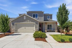 photo 1 of 6366 E Ramona Way, Fresno, CA 93727