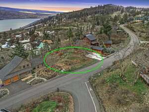 photo 1 of 895 Fifth Avenue, Mosier, OR 97040