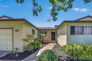 photo 1 of 1726 Fairmont Ave, Clovis, CA 93611