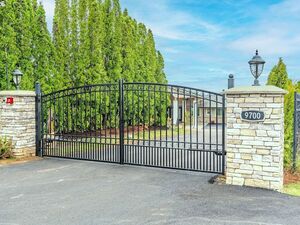 photo 1 of 9700 SE Castle Ct, Damascus, OR 97089