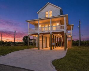 photo 1 of 4011 Miramar Ct, Galveston, TX 77554