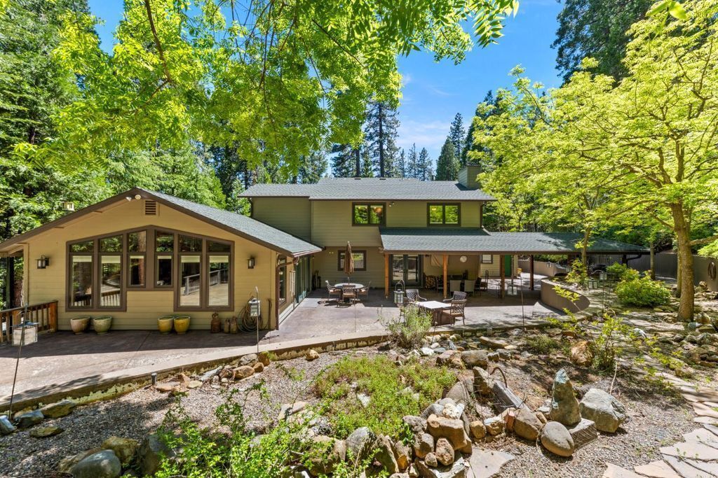 photo 1 of 19280 Woodridge Dr, Pioneer, CA 95666
