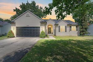 photo 1 of 603 Cattail Ln, Pinckney, MI 48169