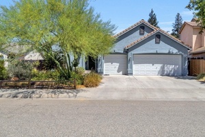 photo 1 of 1138 E Pinehurst Ave, Fresno, CA 93730