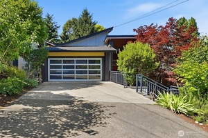 photo 1 of 3046 SW Manning St, Seattle, WA 98126