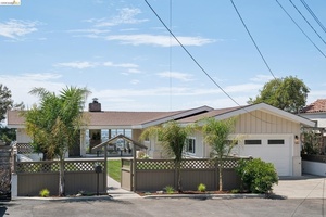 photo 1 of 7425 Hillmont Dr, Oakland, CA 94605