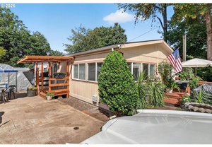 photo 1 of 9015 NE Sumner St, Portland, OR 97220