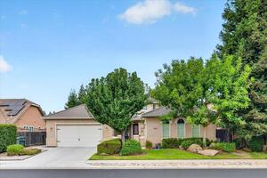 photo 1 of 2551 Magill Ave, Clovis, CA 93611