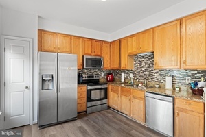 photo 1 of 2585 Sylvan Moor Ln, Woodbridge, VA 22191
