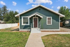 photo 1 of 220 Lone Star Rd, Nampa, ID 83651