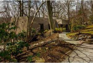 photo 1 of 285 Highview Dr, Wayne, PA 19087