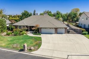 photo 1 of 2843 Carolina Ave, Clovis, CA 93611