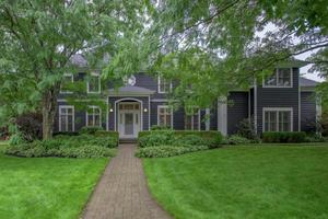 photo 1 of 865 Pipestone Dr, Columbus, OH 43235