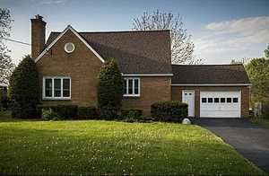 photo 1 of 8290 Sheridan Dr, Clarence, NY 14221
